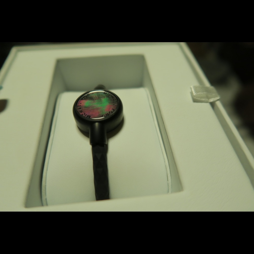 Micheal Kors Jewelery - Picture 3 of 5